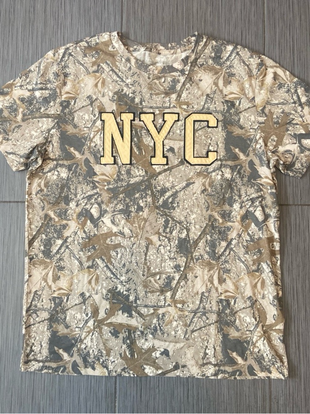 Aeropostale Men’s Short Sleeve NYC Camo Tee in Beige and Gray